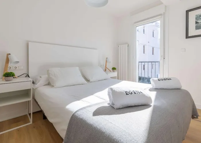 Martinenea -luminosa Vivienda By Egona Zarautz