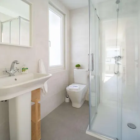 Martinenea -luminosa Vivienda By Egona *